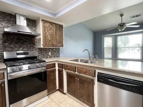 644 E Vine Ct, Visalia, CA 93292 photo 11