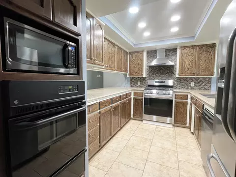 644 E Vine Ct, Visalia, CA 93292 photo 10