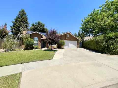 644 E Vine Ct, Visalia, CA 93292 photo 3