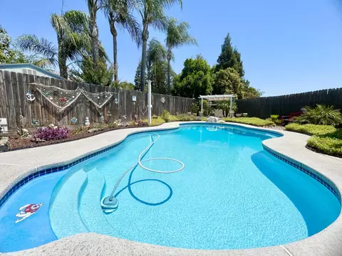 644 E Vine Ct, Visalia, CA 93292 photo 2
