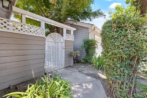 1442 E Castleview Ave, Visalia, CA 93292 photo 4