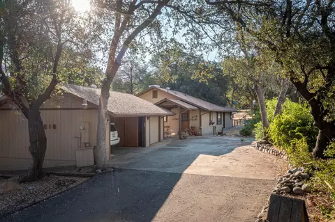 41018 Cherokee Oaks Dr, Three Rivers, CA 93271