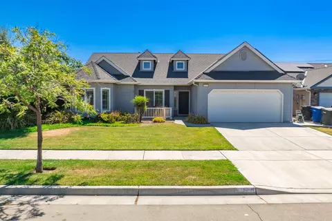 1209 N Cogswell Pl, Hanford, CA 93230