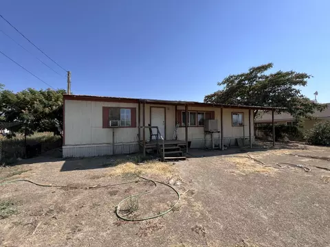 151 E Beacon Ave, Tulare, CA 93274 photo 2