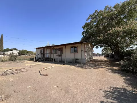 151 E Beacon Ave, Tulare, CA 93274