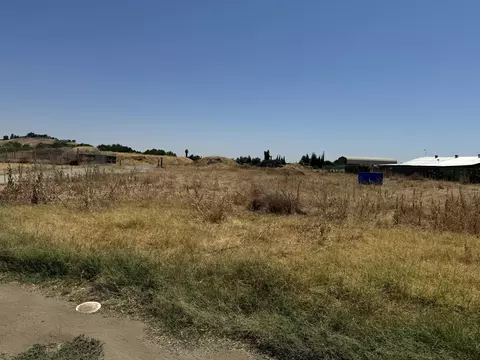 667 E River Ave, Porterville, CA 93257