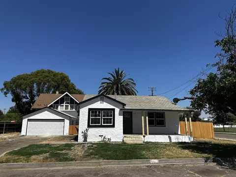 1310 8th Avenue Dr, Kingsburg, CA 93631