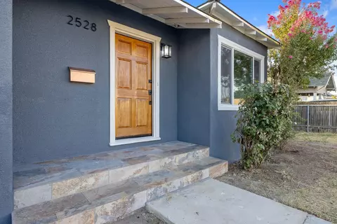 2528 C St, Selma, CA 93662 photo 4