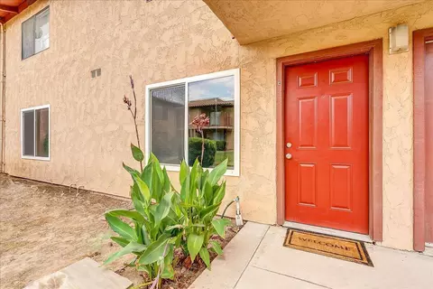 880 Greenfield Ave #C, Hanford, CA 93230