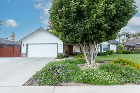 2632 E Paradise Ave, Visalia, CA 93292