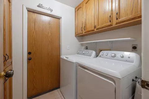 641 E Vine Ct, Visalia, CA 93292 photo 24