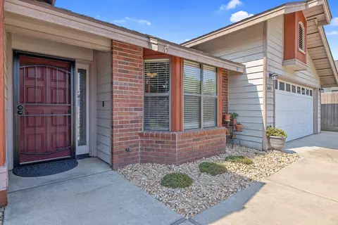 641 E Vine Ct, Visalia, CA 93292 photo 4