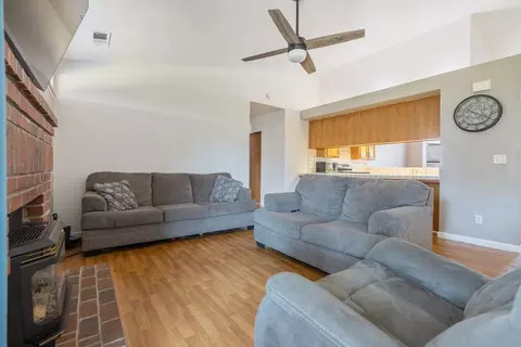 641 E Vine Ct, Visalia, CA 93292 photo 20