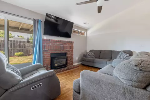 641 E Vine Ct, Visalia, CA 93292 photo 19