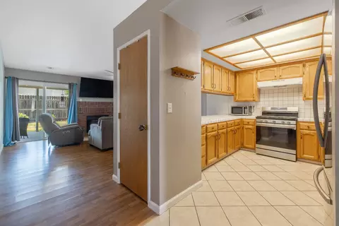 641 E Vine Ct, Visalia, CA 93292 photo 16