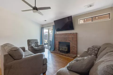641 E Vine Ct, Visalia, CA 93292 photo 21