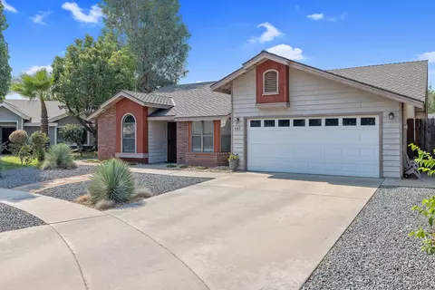 641 E Vine Ct, Visalia, CA 93292 photo 3