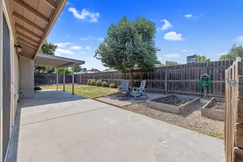 641 E Vine Ct, Visalia, CA 93292 photo 32