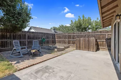 641 E Vine Ct, Visalia, CA 93292 photo 28