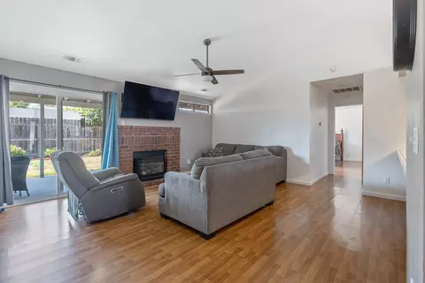 641 E Vine Ct, Visalia, CA 93292 photo 18