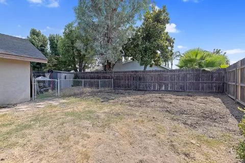 641 E Vine Ct, Visalia, CA 93292 photo 35