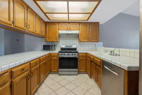 641 E Vine Ct, Visalia, CA 93292 photo 29