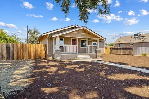 1379 E Whittaker Way, Dinuba, CA 93618 photo 4