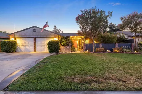 2705 S Sowell St, Visalia, CA 93277