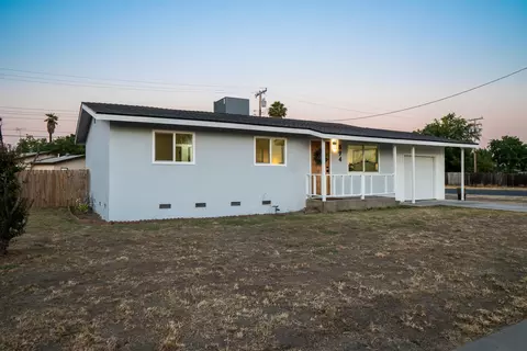 894 S Spruce St, Tulare, CA 93274