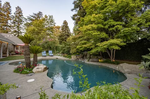 1515 E Princeton Ct, Visalia, CA 93292