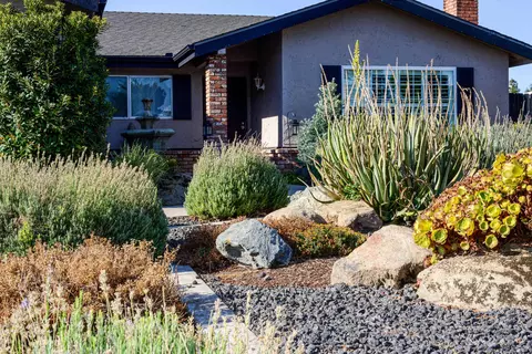 1143 W Ashland Ave, Visalia, CA 93277