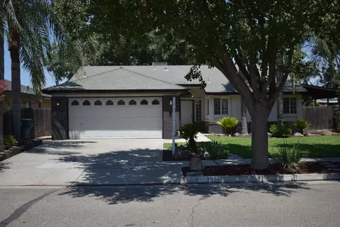 2020 W Merritt Ave, Tulare, CA 93274