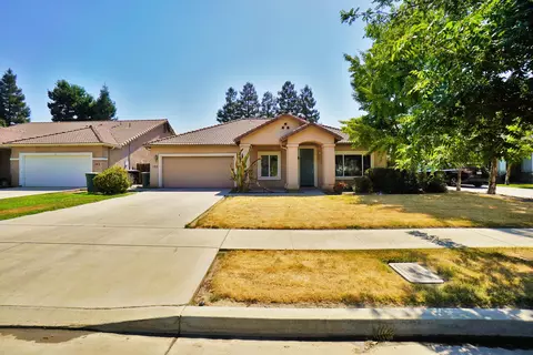 132 N Boise Ct, Visalia, CA 93291