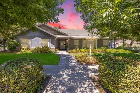 2275 N Oaks St, Tulare, CA 93274