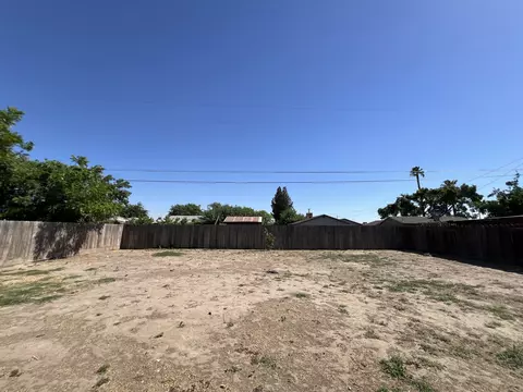 905 E Myrtle St, Hanford, CA 93230 photo 18