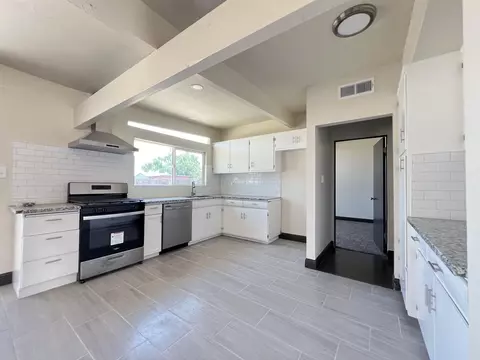 905 E Myrtle St, Hanford, CA 93230 photo 2