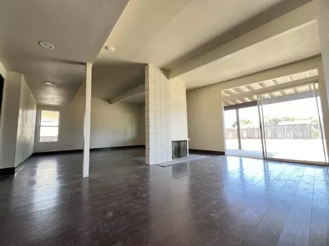 905 E Myrtle St, Hanford, CA 93230 photo 4