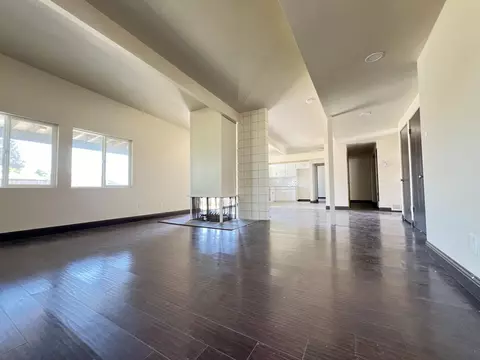 905 E Myrtle St, Hanford, CA 93230 photo 5