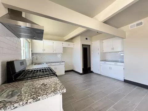905 E Myrtle St, Hanford, CA 93230 photo 3