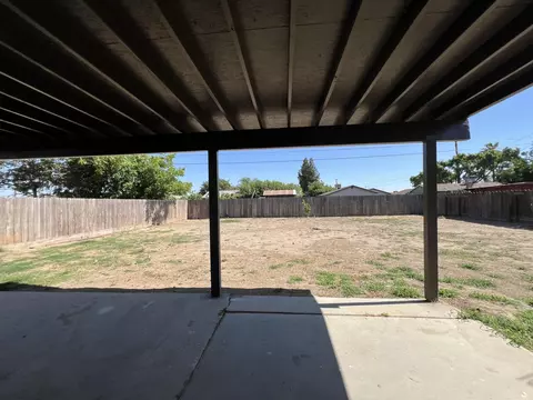 905 E Myrtle St, Hanford, CA 93230 photo 17