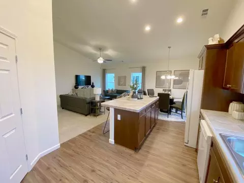 351 Hampton St, Exeter, CA 93221 photo 2