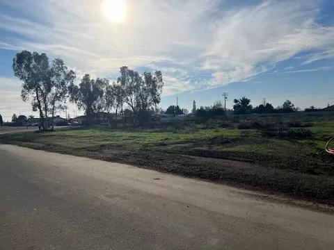 1978 W Northgrand Ave NW, Porterville, CA 93257