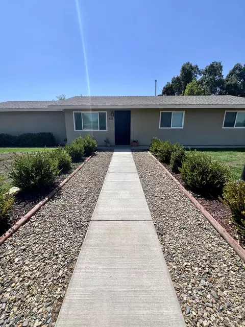 835 N Ventura Ave, Farmersville, CA 93223