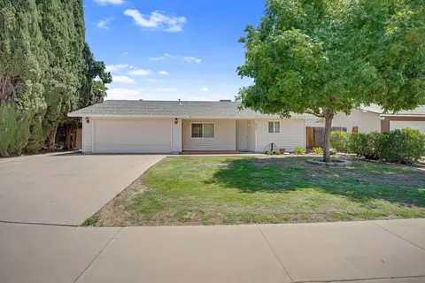 3712 S Valley Ct, Visalia, CA 93277