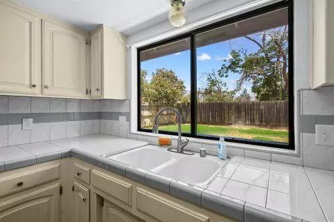 1816 E Parker Ct, Visalia, CA 93292 photo 14