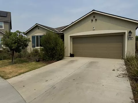 2122 S Manzanita St, Visalia, CA 93292