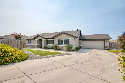 2621 W Theta Ave, Porterville, CA 93257
