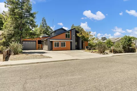 2221 S Hall St, Visalia, CA 93277