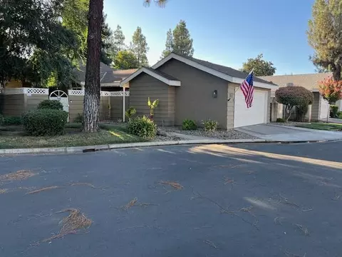 1827 S Cain Ct, Visalia, CA 93292