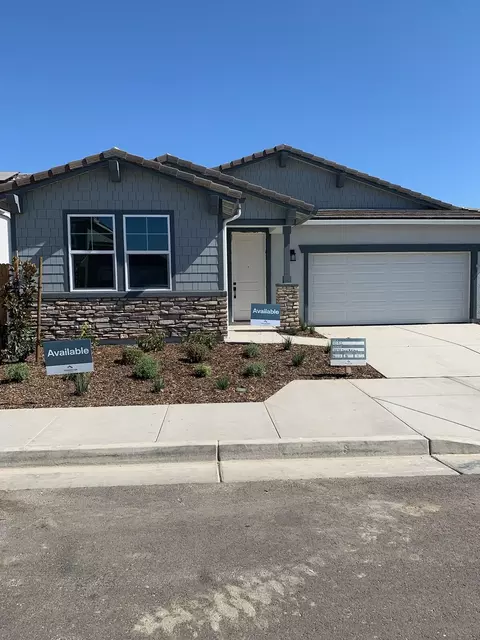 2838 N Sand Hills Ave SE, Tulare, CA 93274